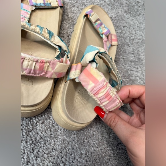 Zara woman’s colorful sandals - Picture 9 of 9